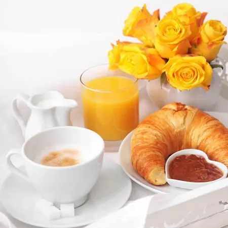 Flora Bed & Breakfast 3*